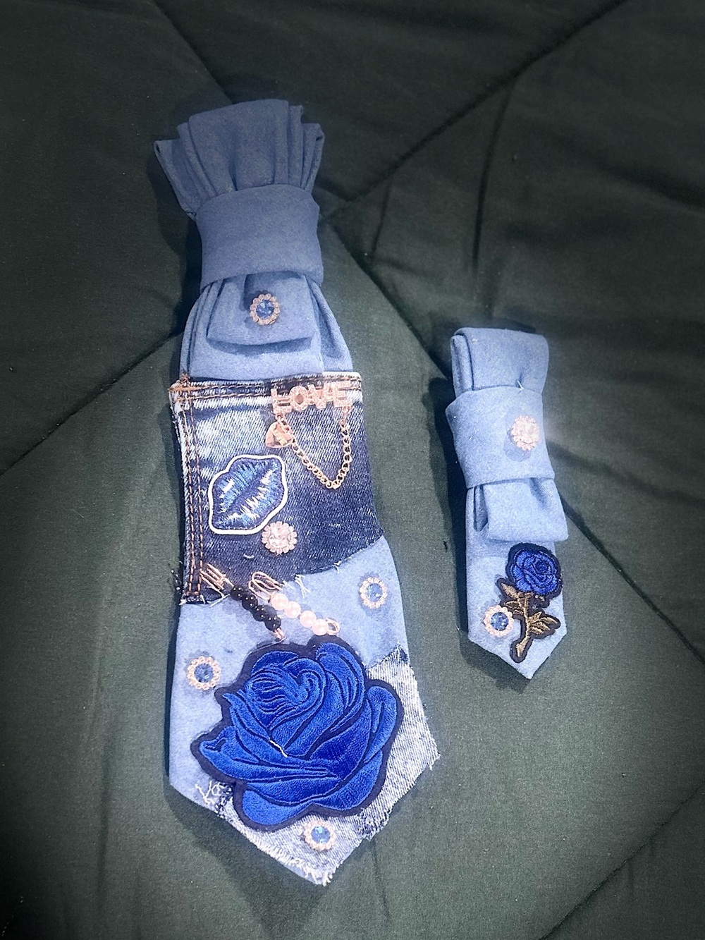 Blue Embroidered Rose Necktie Set